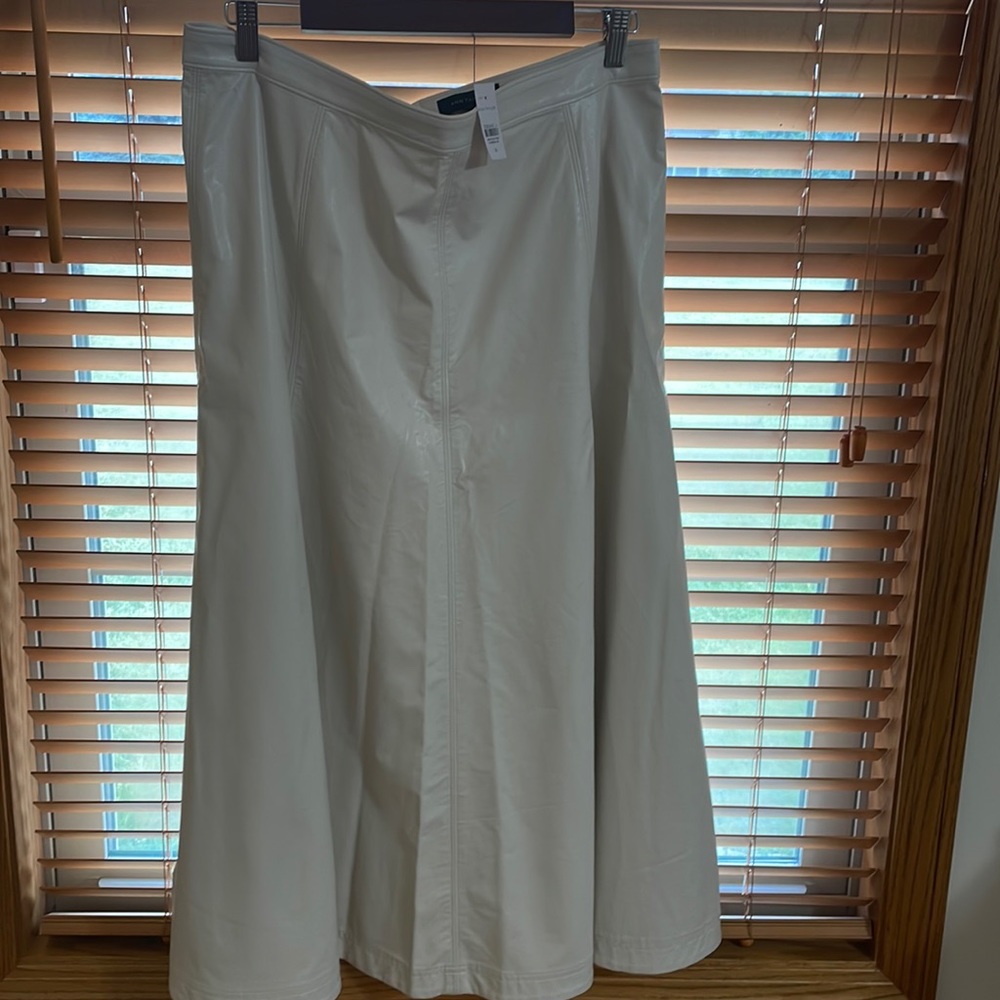 Faux leather skirts color is white off